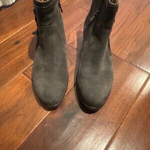 Grey suede ankle boots size 37.5